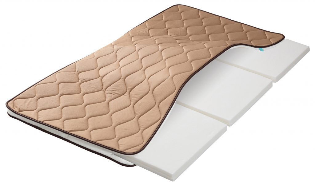 羽毛ふとんの丸八真綿 山田朱織枕研究所とのコラボアイテム 整形外科敷きふとん茶色面の画像