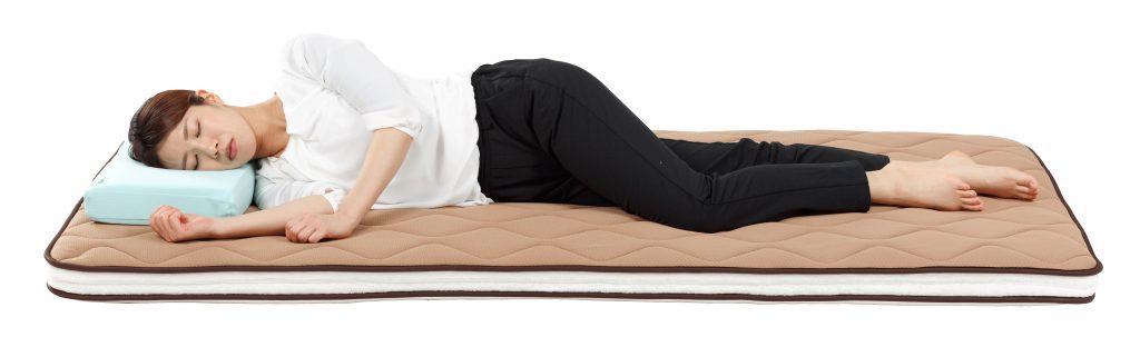 羽毛ふとんの丸八真綿 山田朱織枕研究所とのコラボアイテム 整形外科敷きふとんの画像