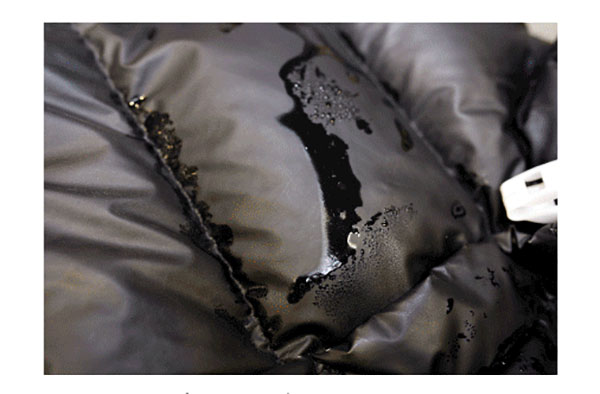 羽毛布団クリーニングの丸八真綿 ダウンジャケットのクリーニングもお任せ。ダウンジャケットクリーニング撥水比較画像03